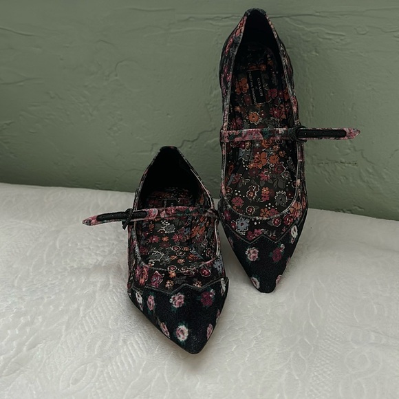 Coach flats never been worn perfect condition black with flowers - Picture 1 of 3